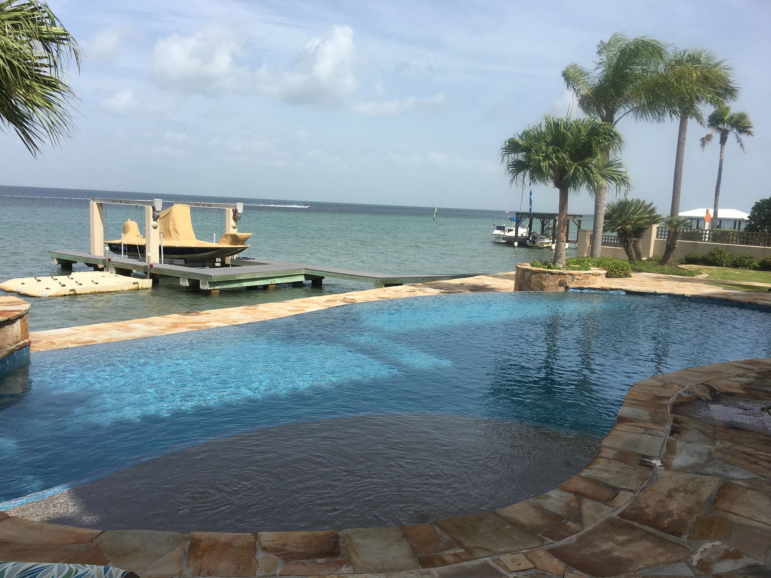 Remedy Pools Inc logo